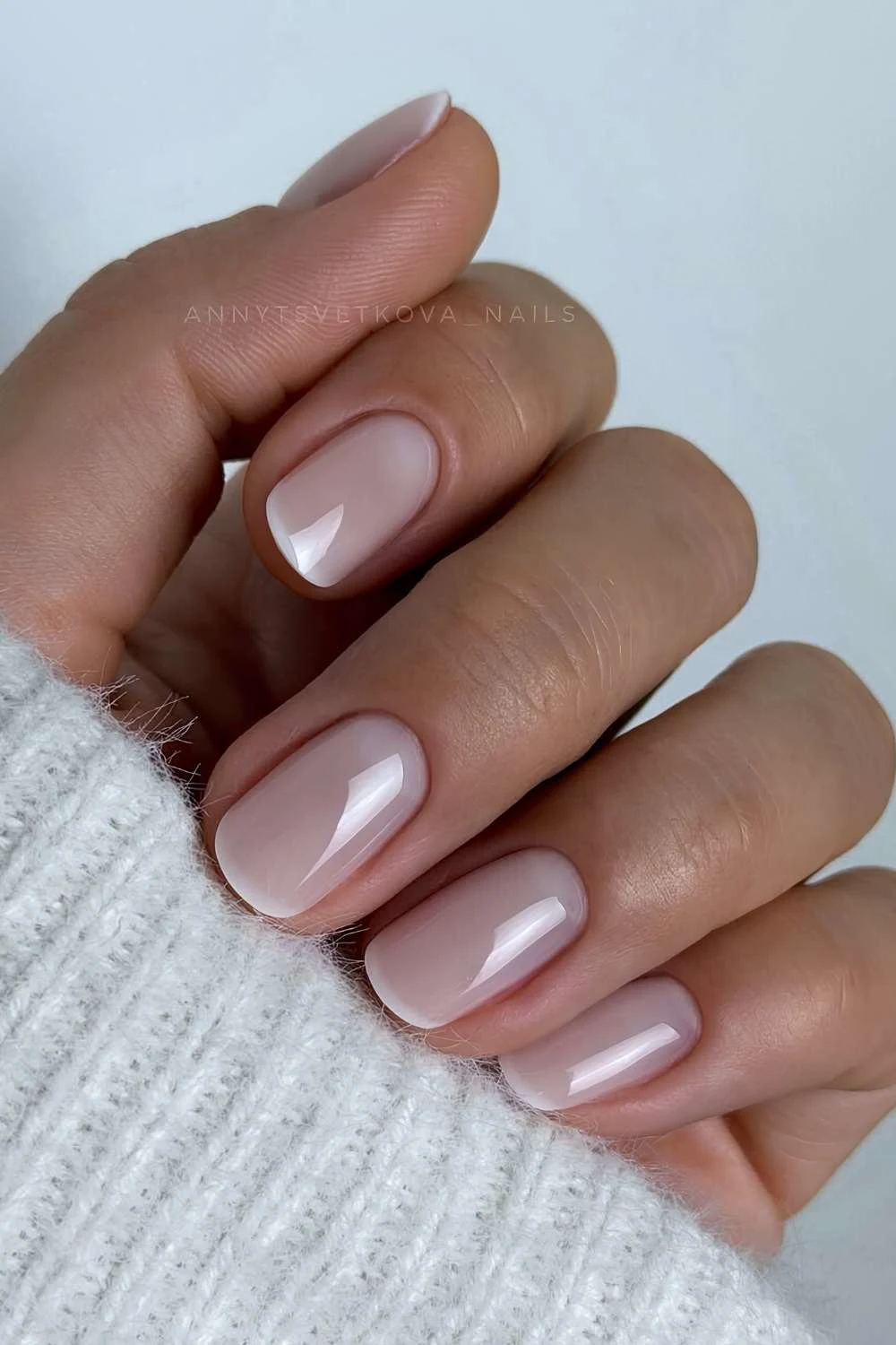 Foggy micro French manicure