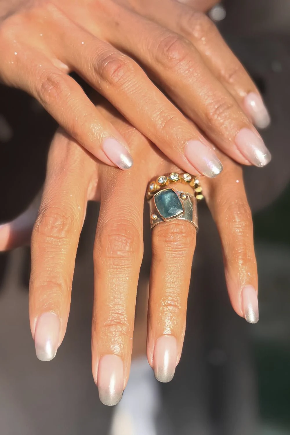 Halle Berry's soft metallic ombre nails at the Oscars