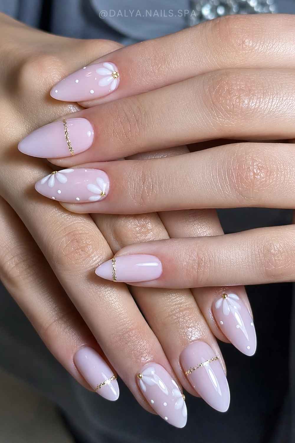 Milky pink mani with daisies and glitter lines
