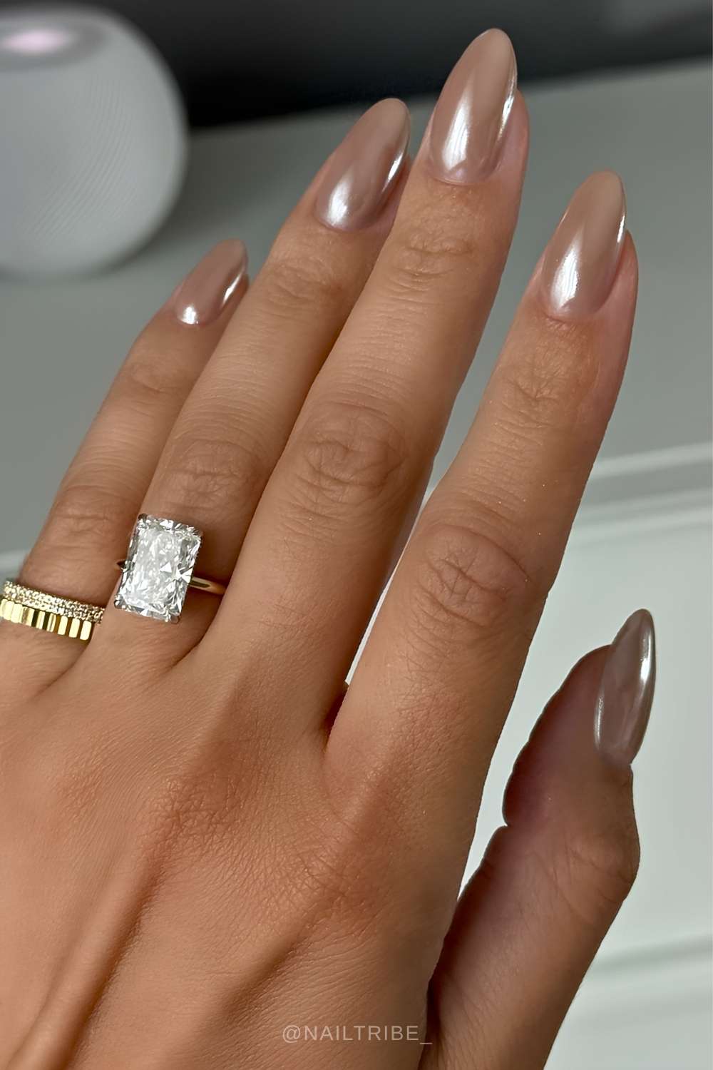 Mocha chrome manicure
