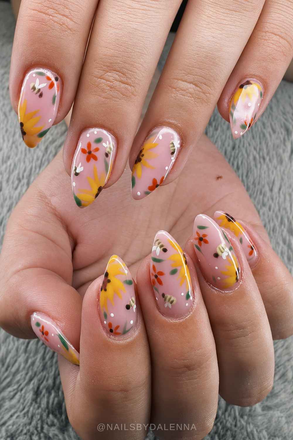 Pink mani with bee and sunflower art