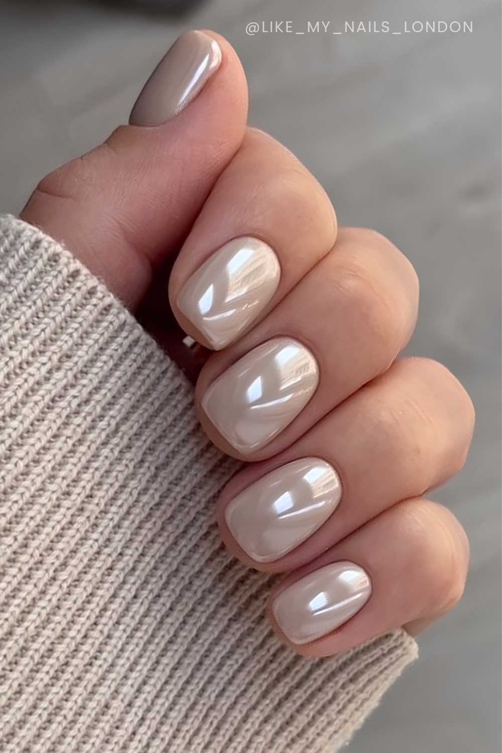 Short beige chromed nails