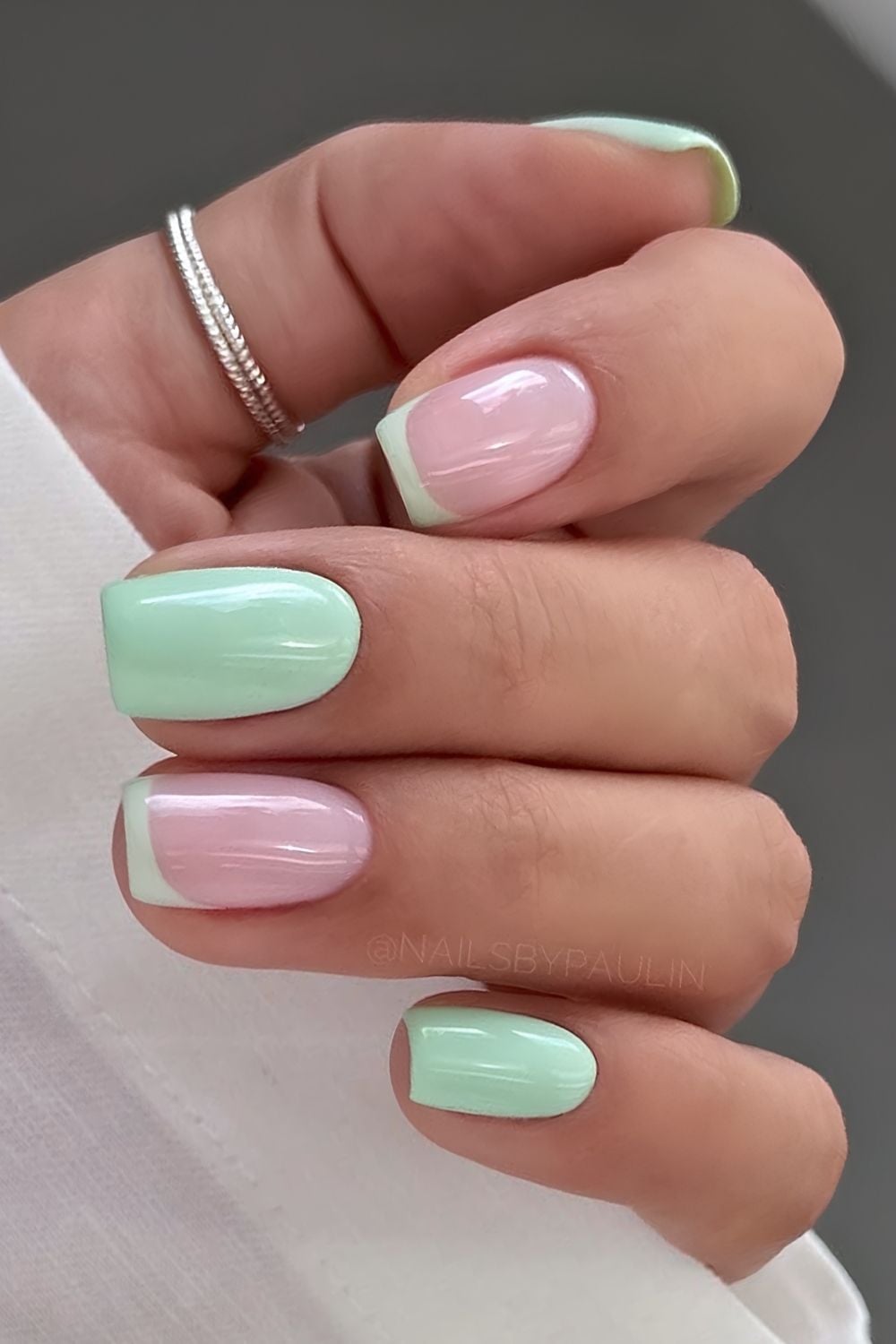 Short mint green manicure
