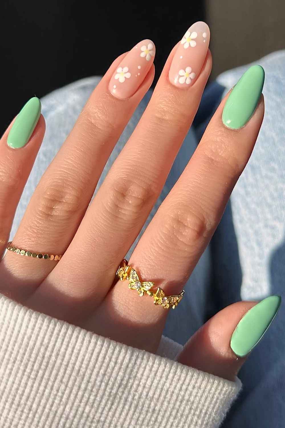 Soft green mani with micro daisy art