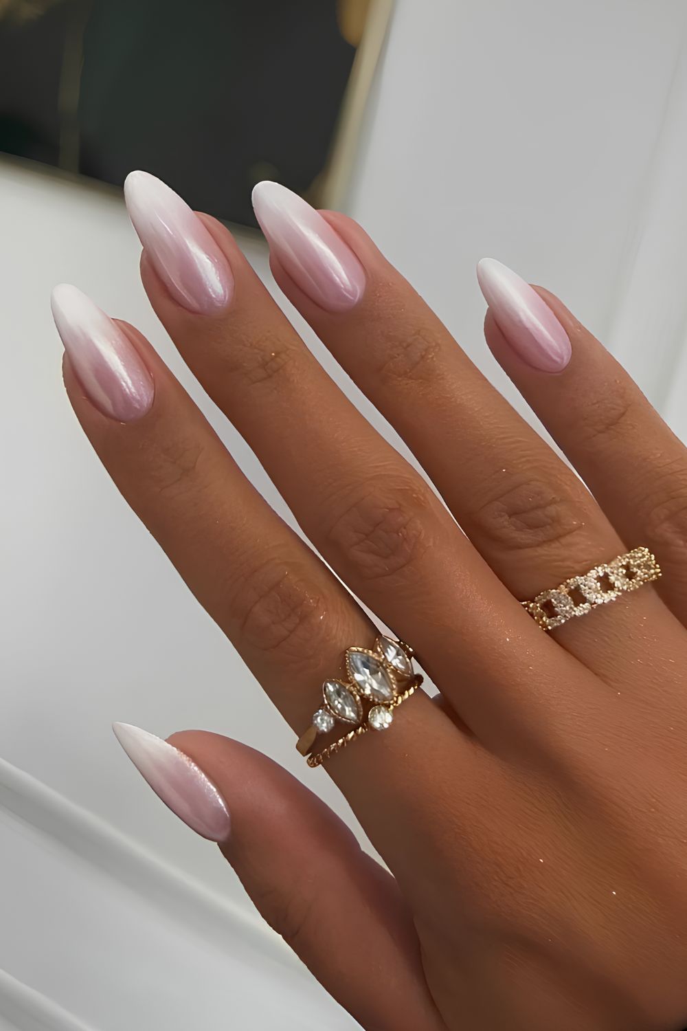 White chrome-effect ombre mani