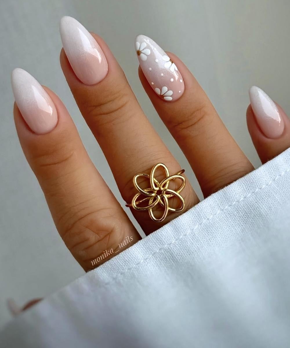 White ombre mani with daisy art
