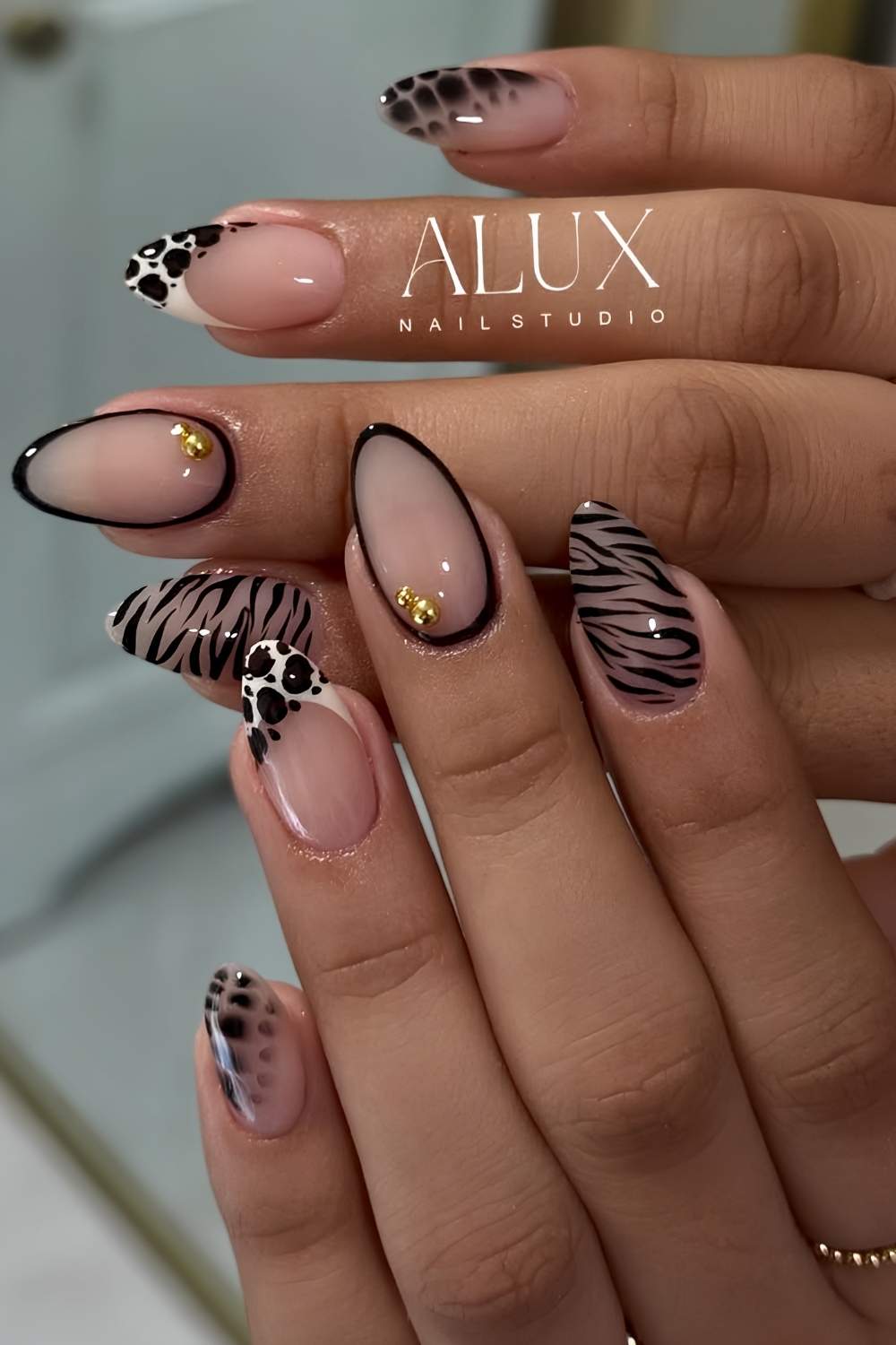 Black spring mani with animal print