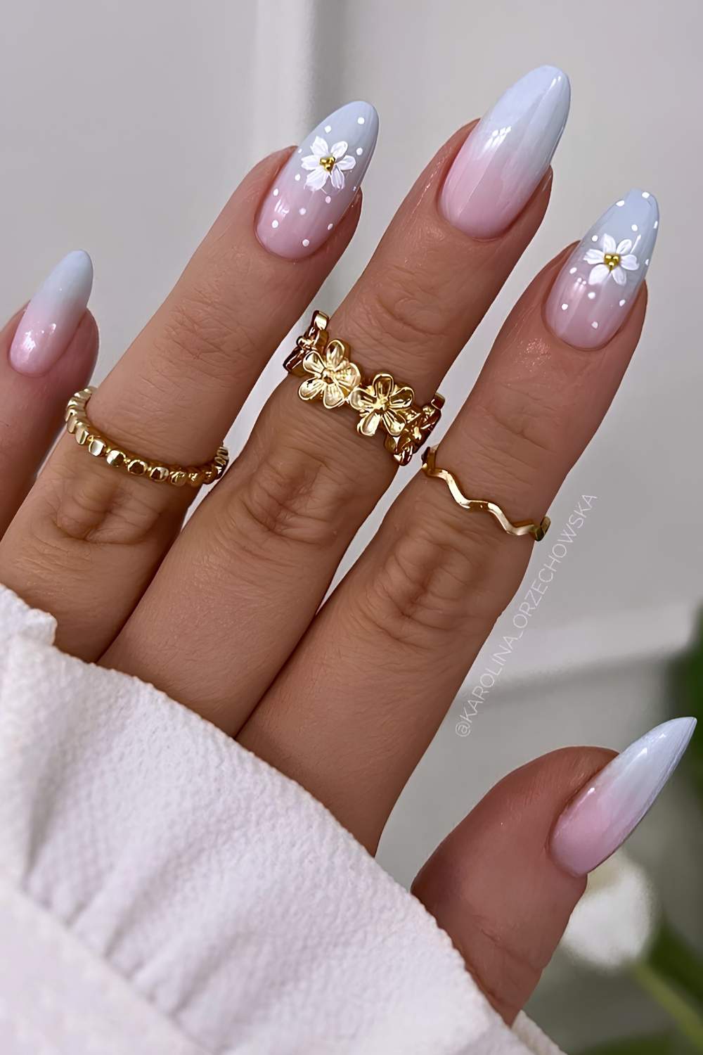 Blue ombre mani with flowers and polka dots