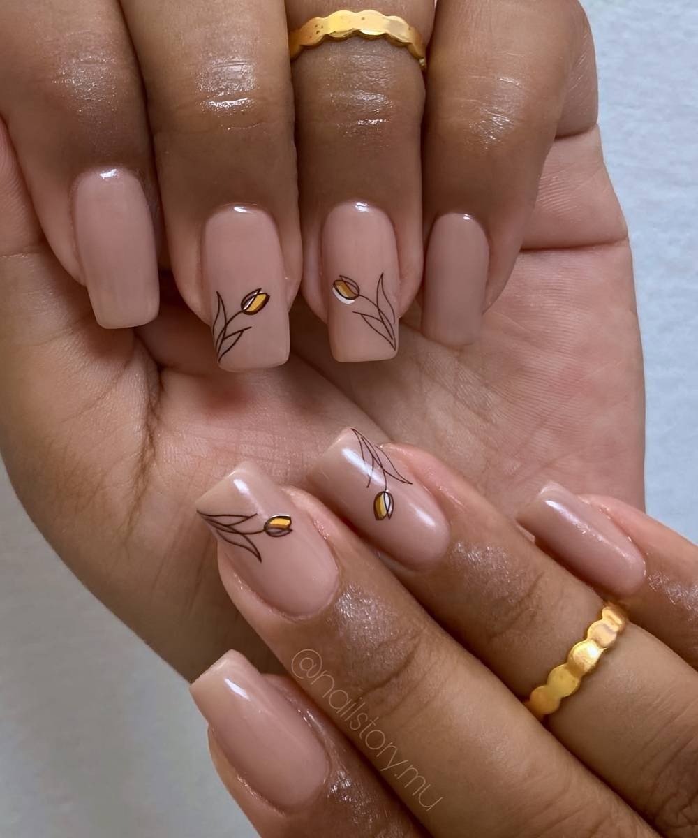 Neutral nails with gold tulip art