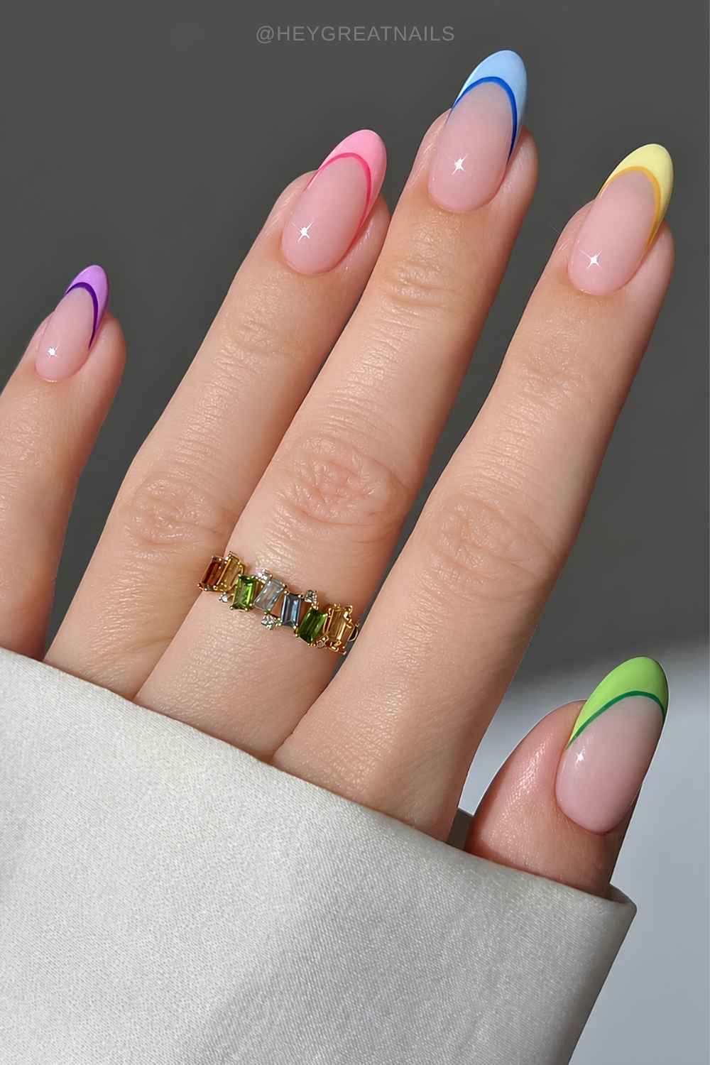 Outlined colorful French nails