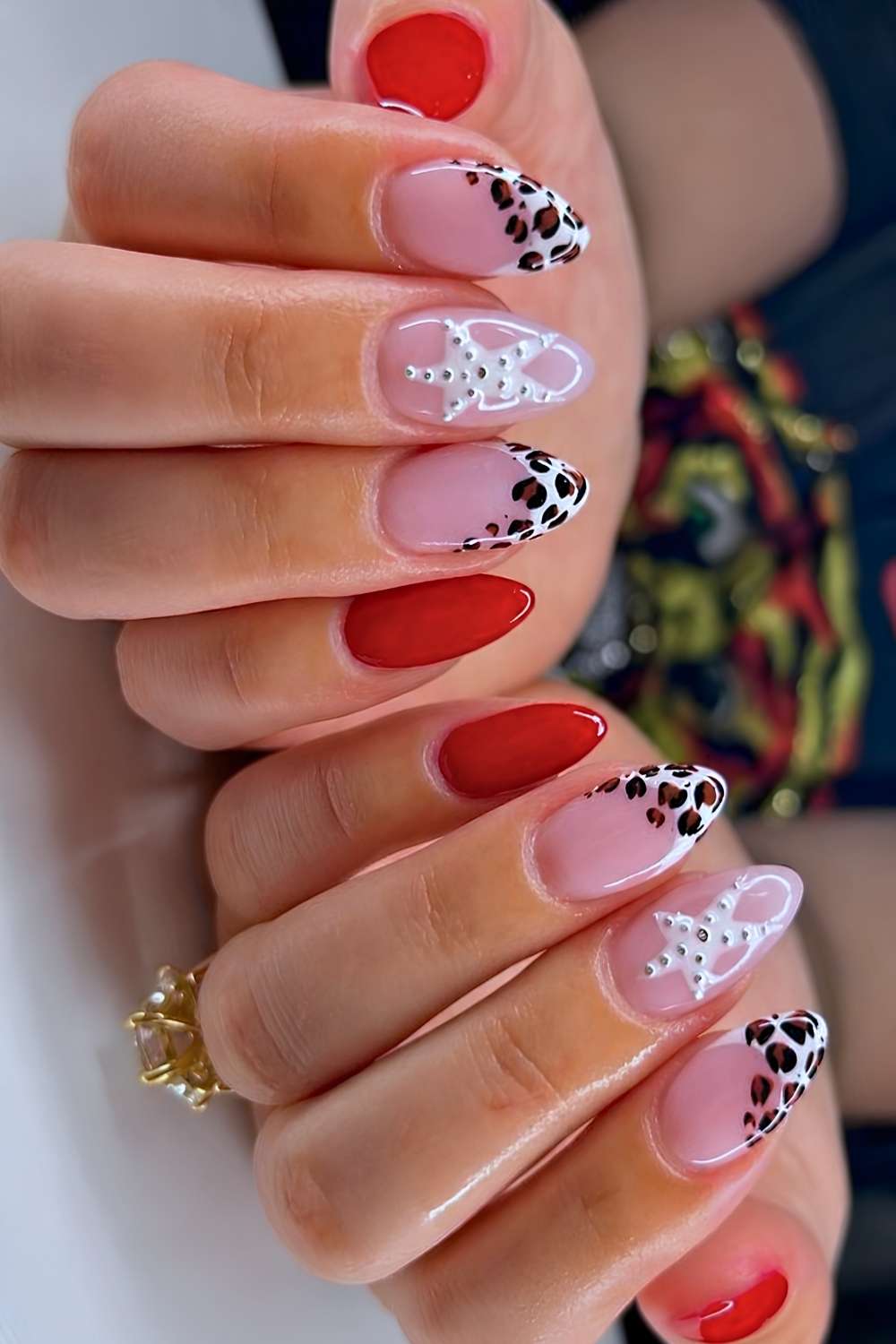 Red nails with stars and leopard print