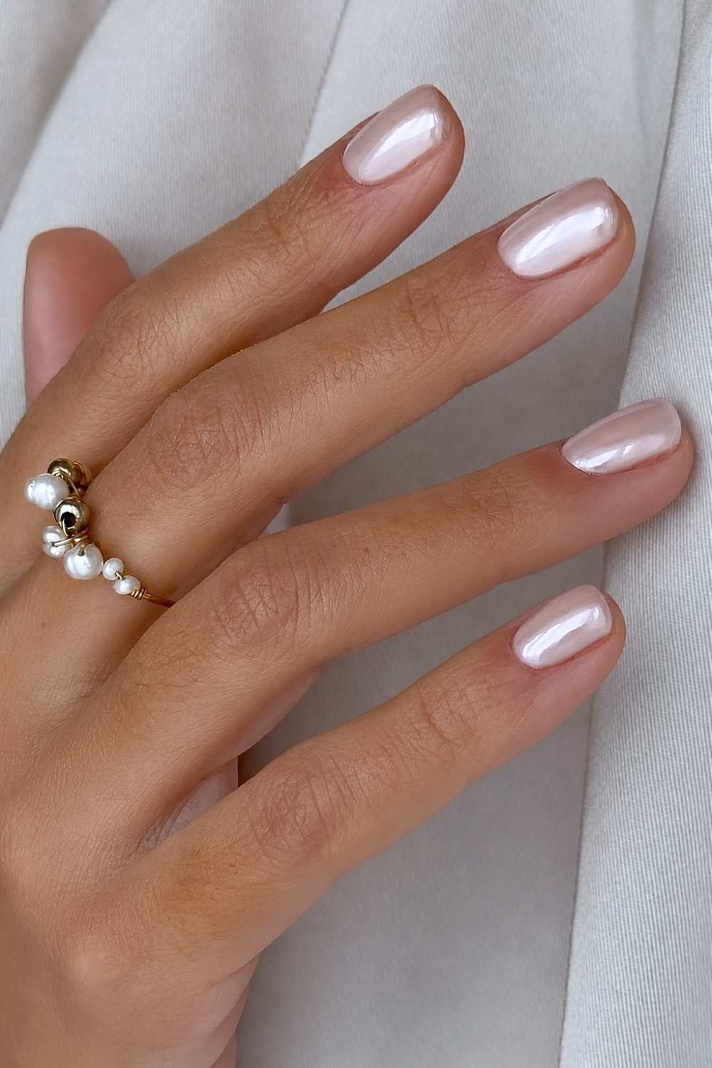 Short pale pink chrome nails