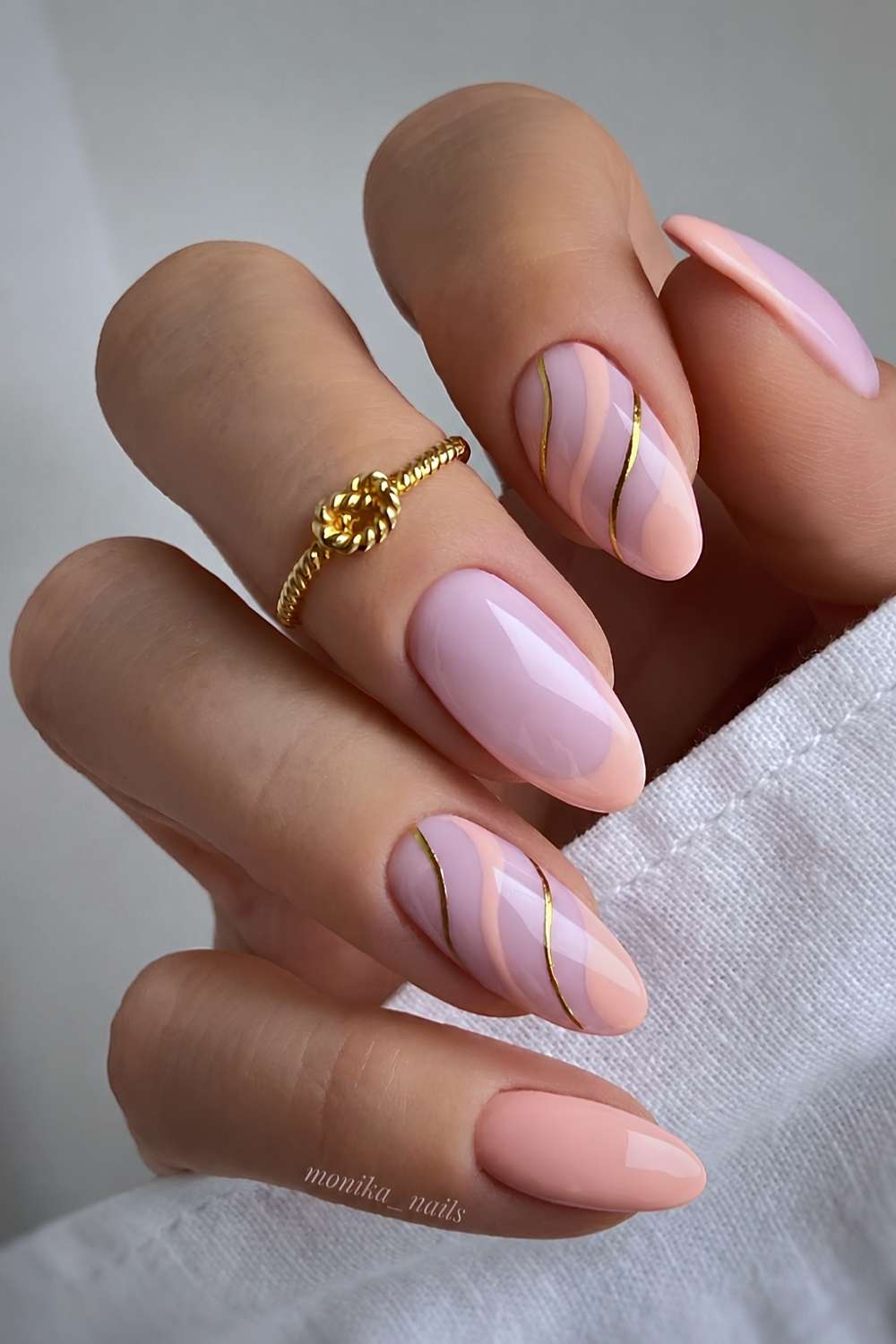 Soft peach nails with metallic line art