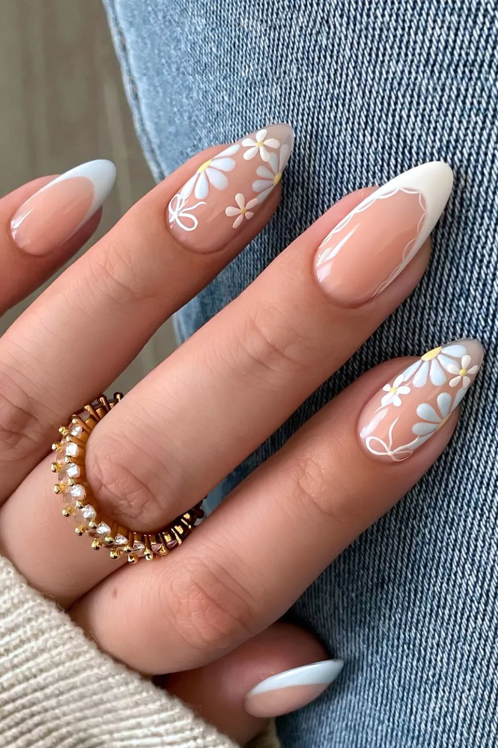 https://thepinkissue.com/wp-content/uploads/2025/04/White-and-blue-French-mani-with-flowers-and-bows.jpg.webp?utm_source=chatgpt.com