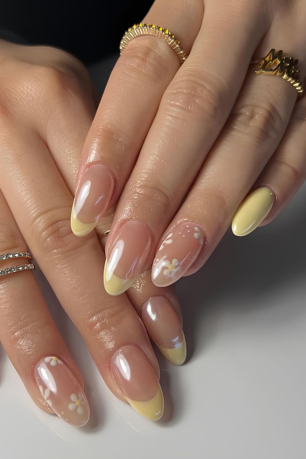 Butter yellow glazed French and solid mix nails with florals