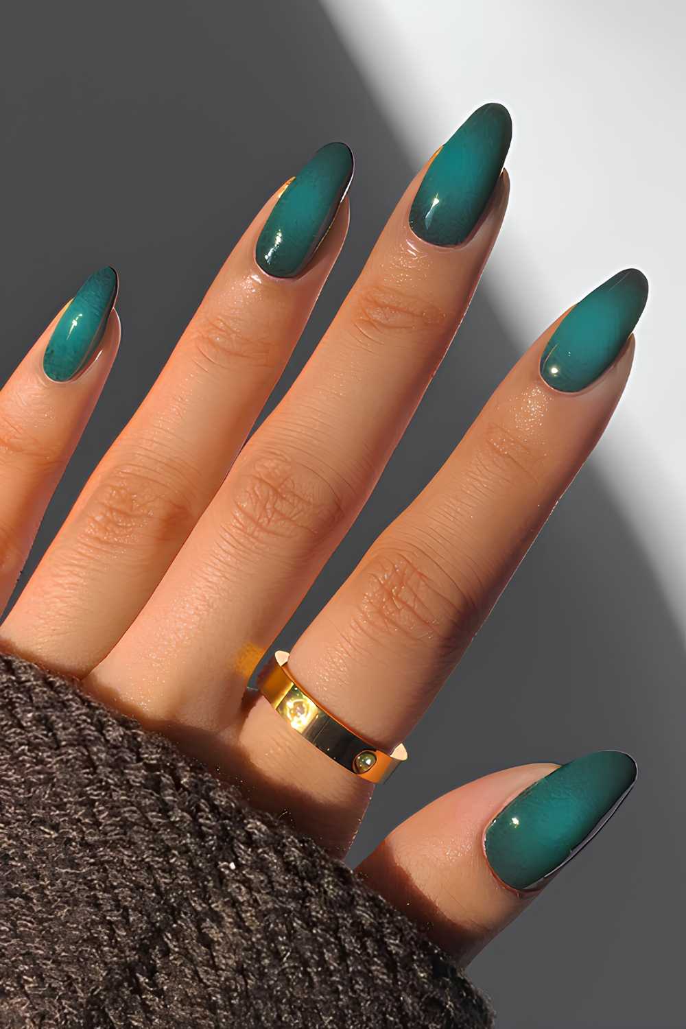 Dark green aura effect mani