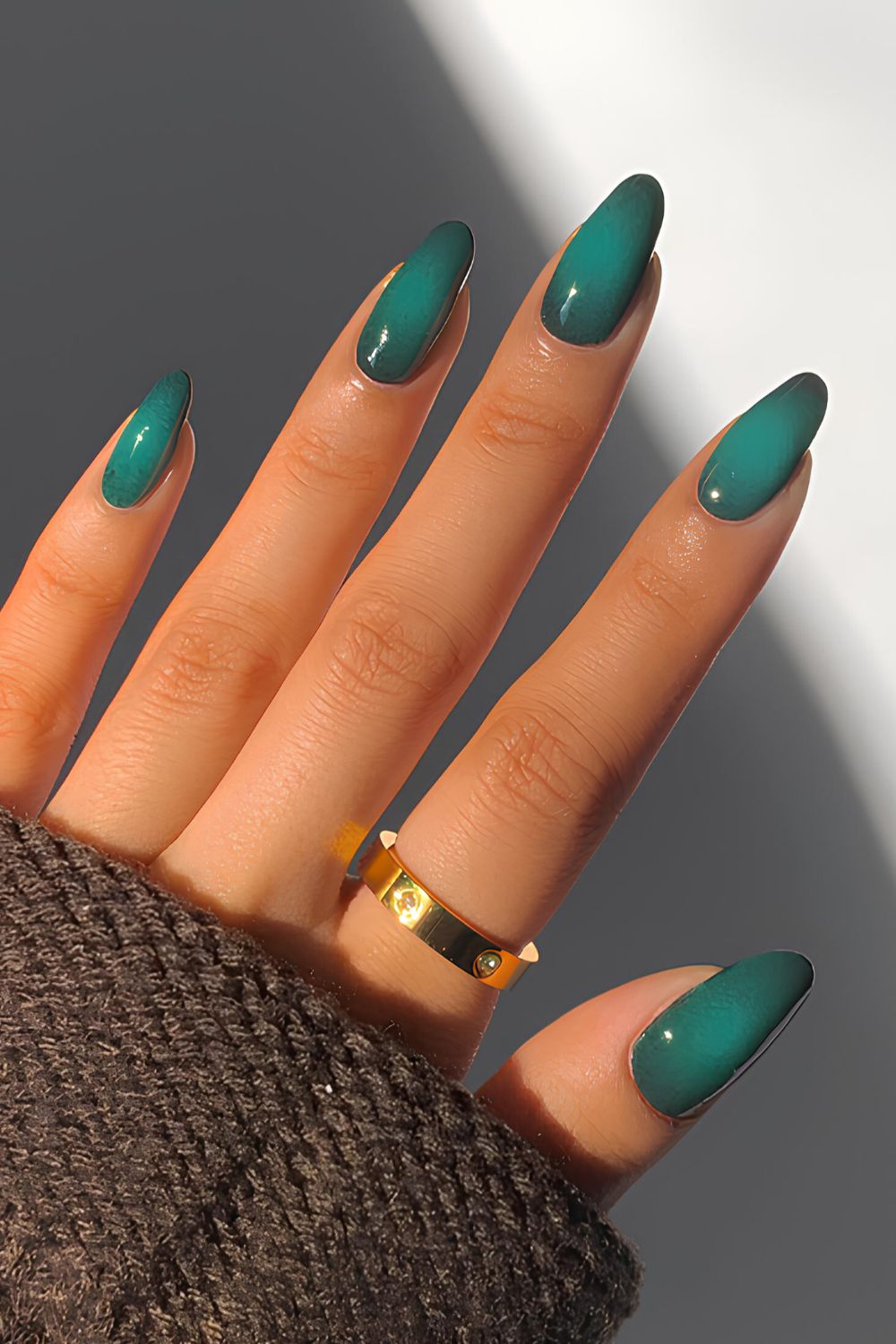Dark green aura manicure
