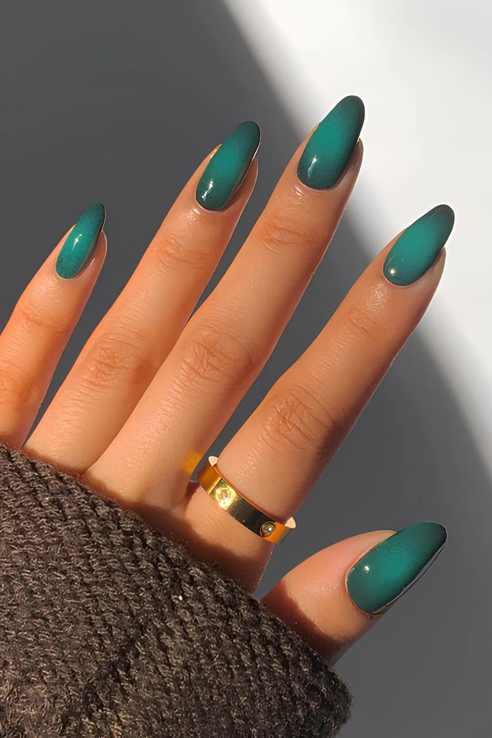Dark green aura manicure