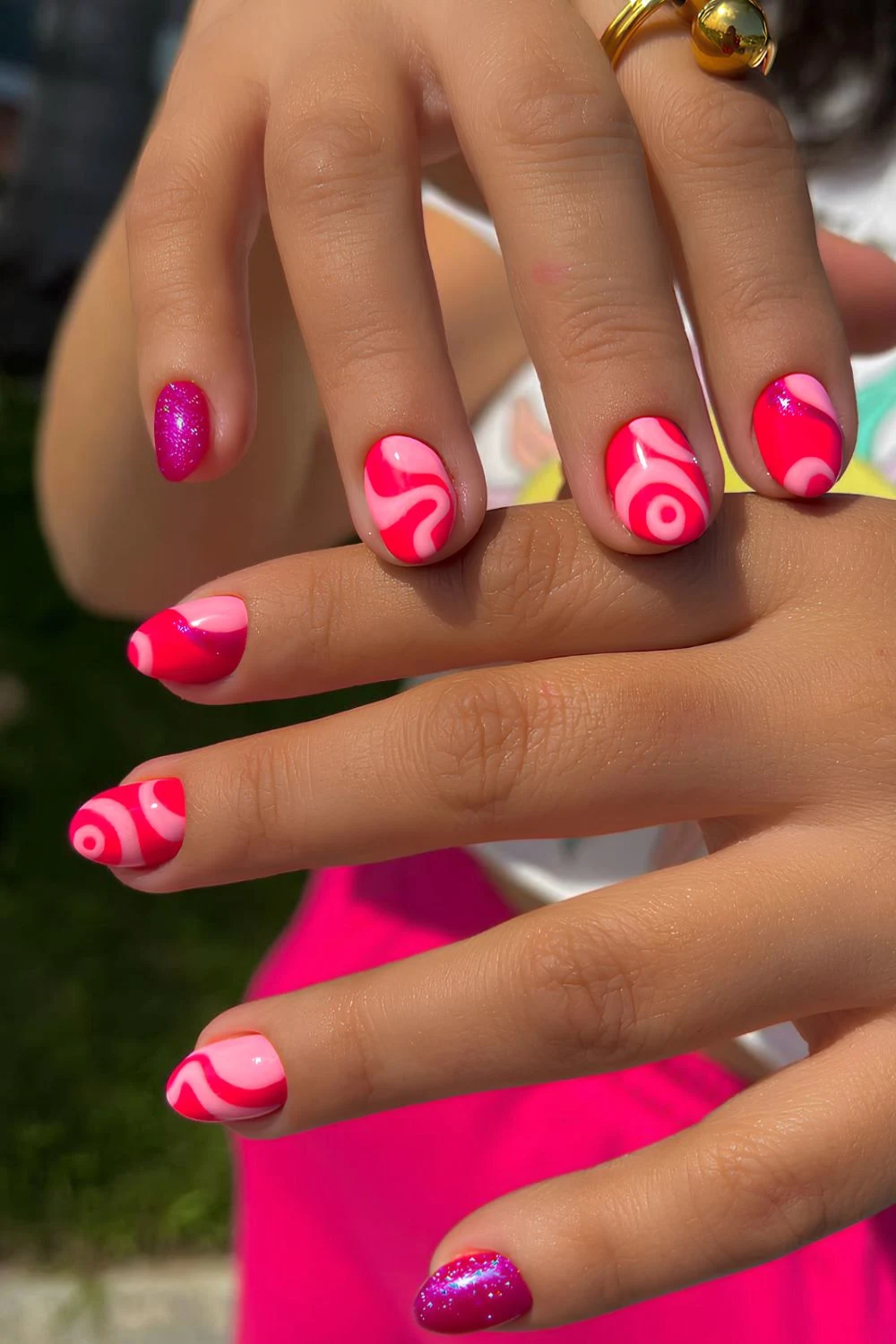Hot pink nails with light pink swirls