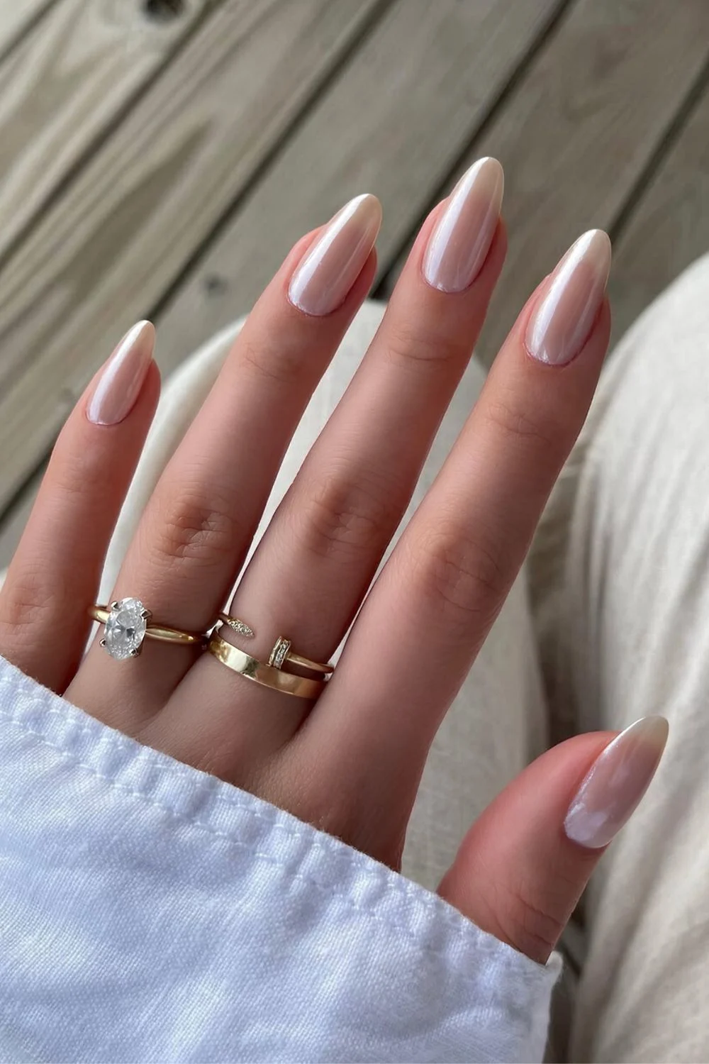 Neutral chrome almond mani