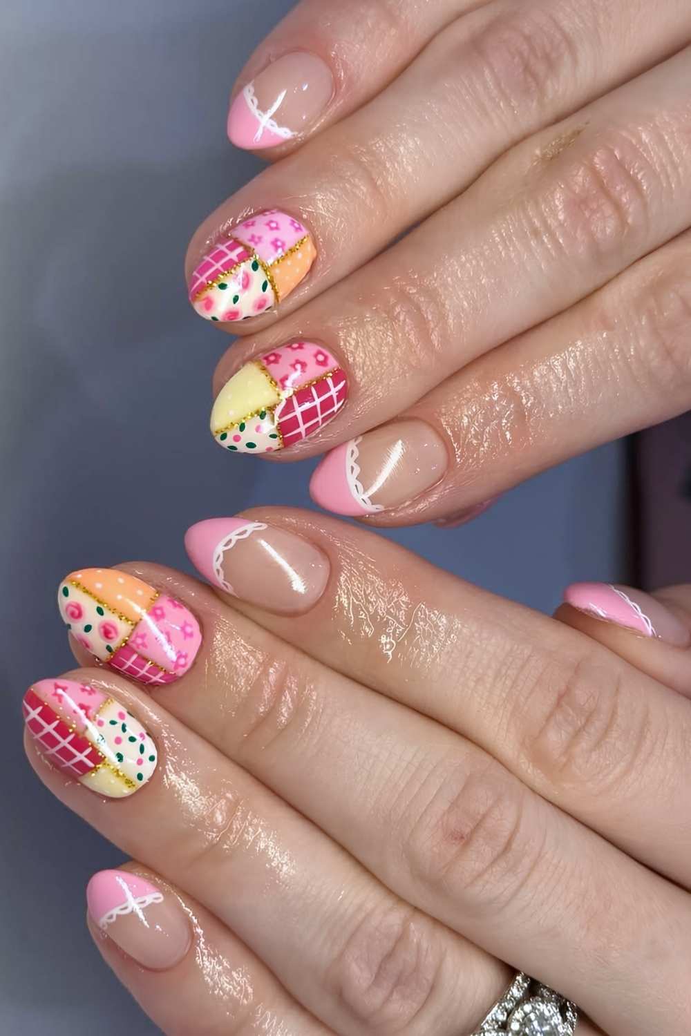 Pastel patchork mani with lace and florals