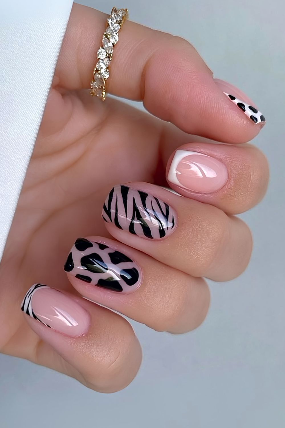 Short black and white animal print nails