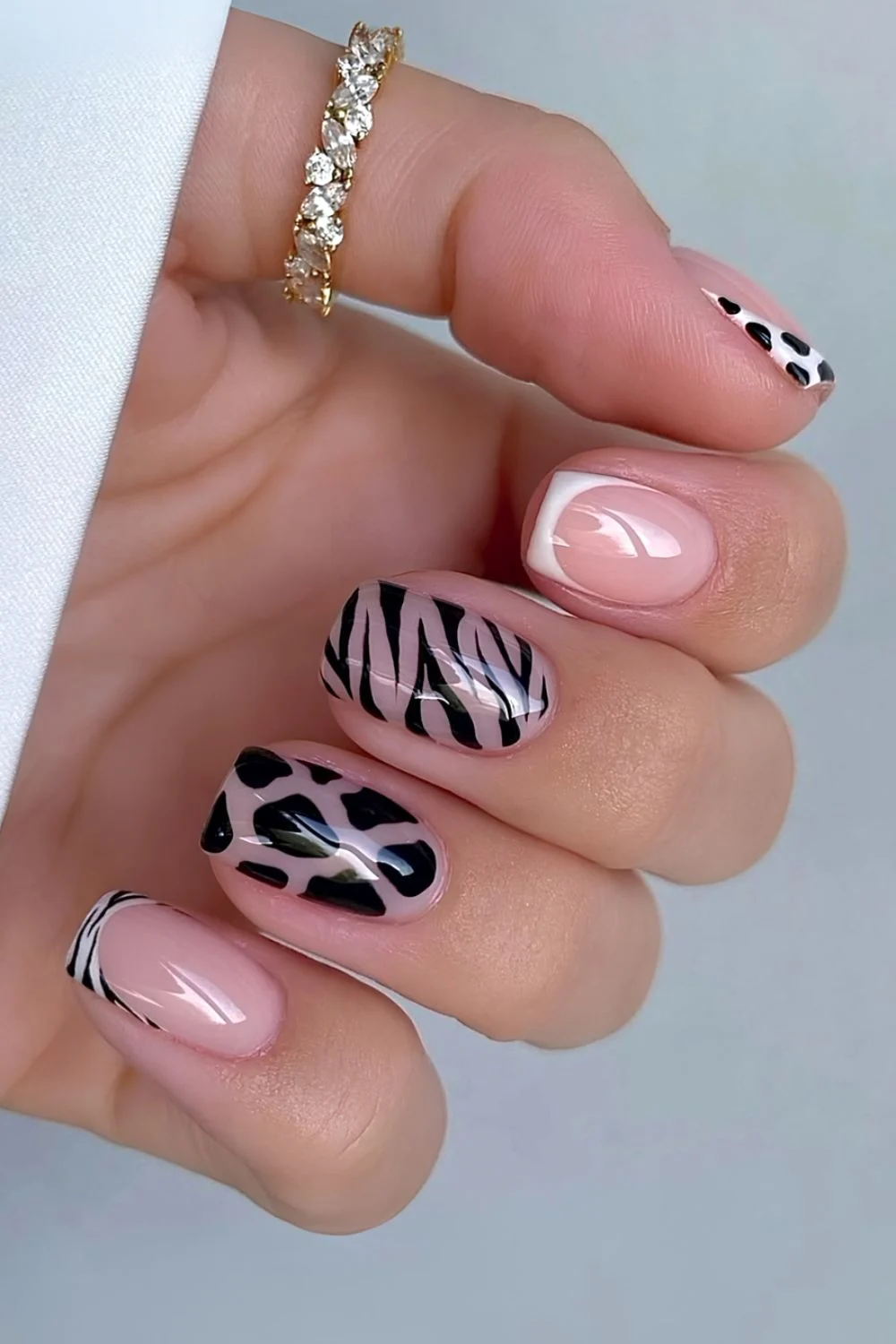 Short black and white animal print nails