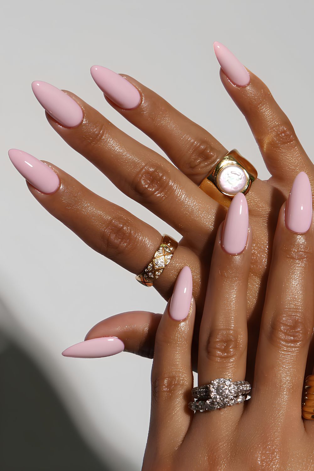Solid pale pink mani