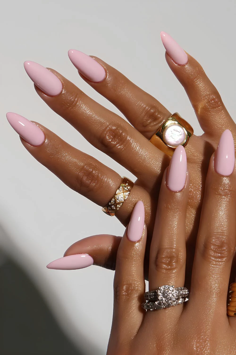 Solid pale pink mani