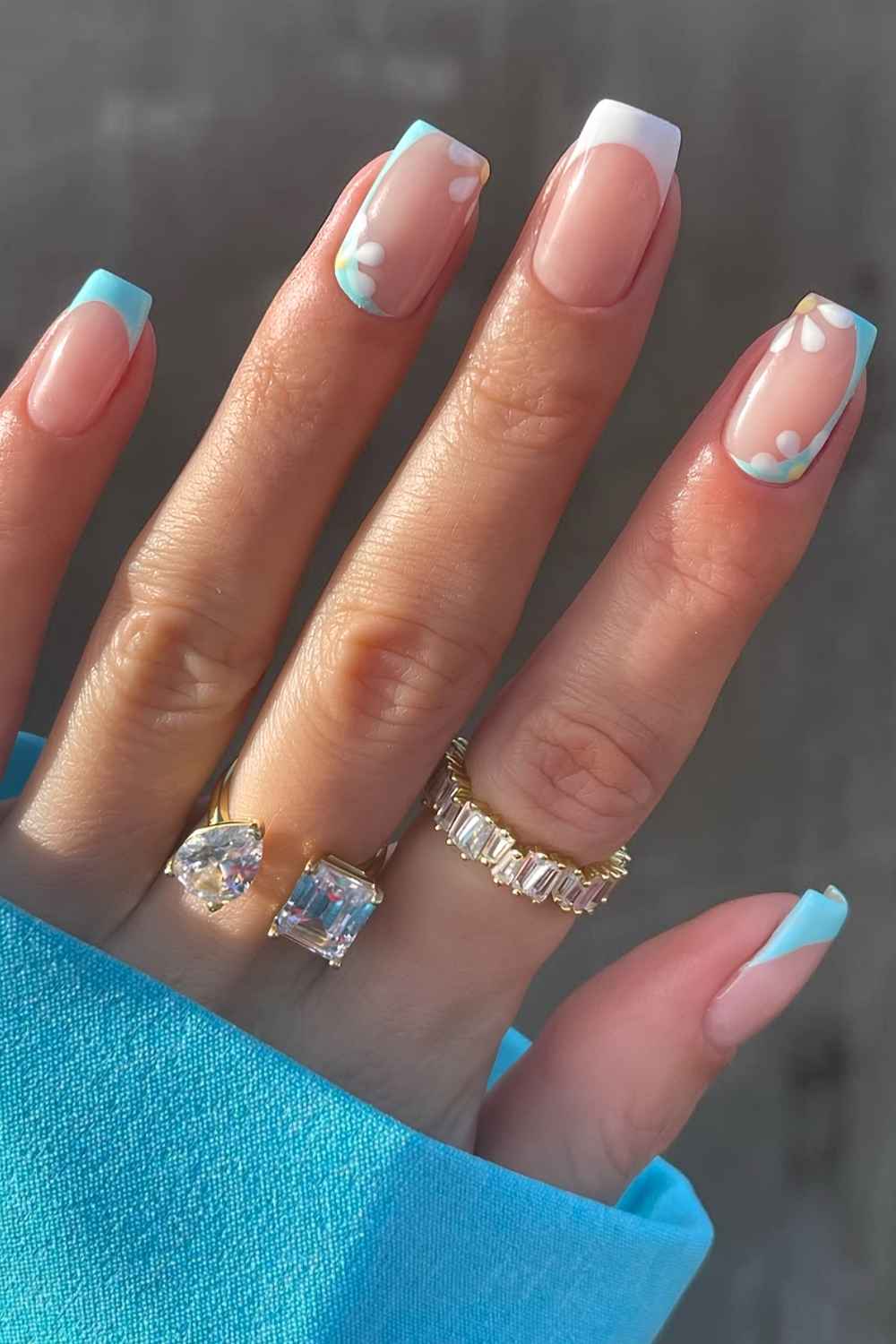 White and blue mani with accent daisies