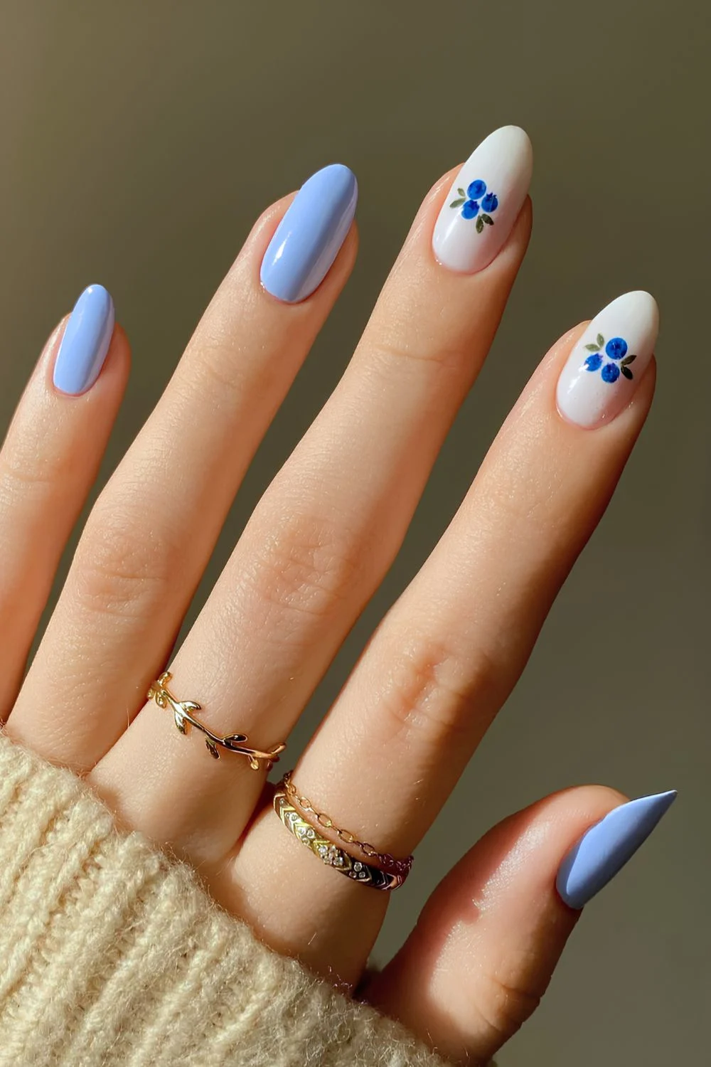 Blue and white mani with blueberry details