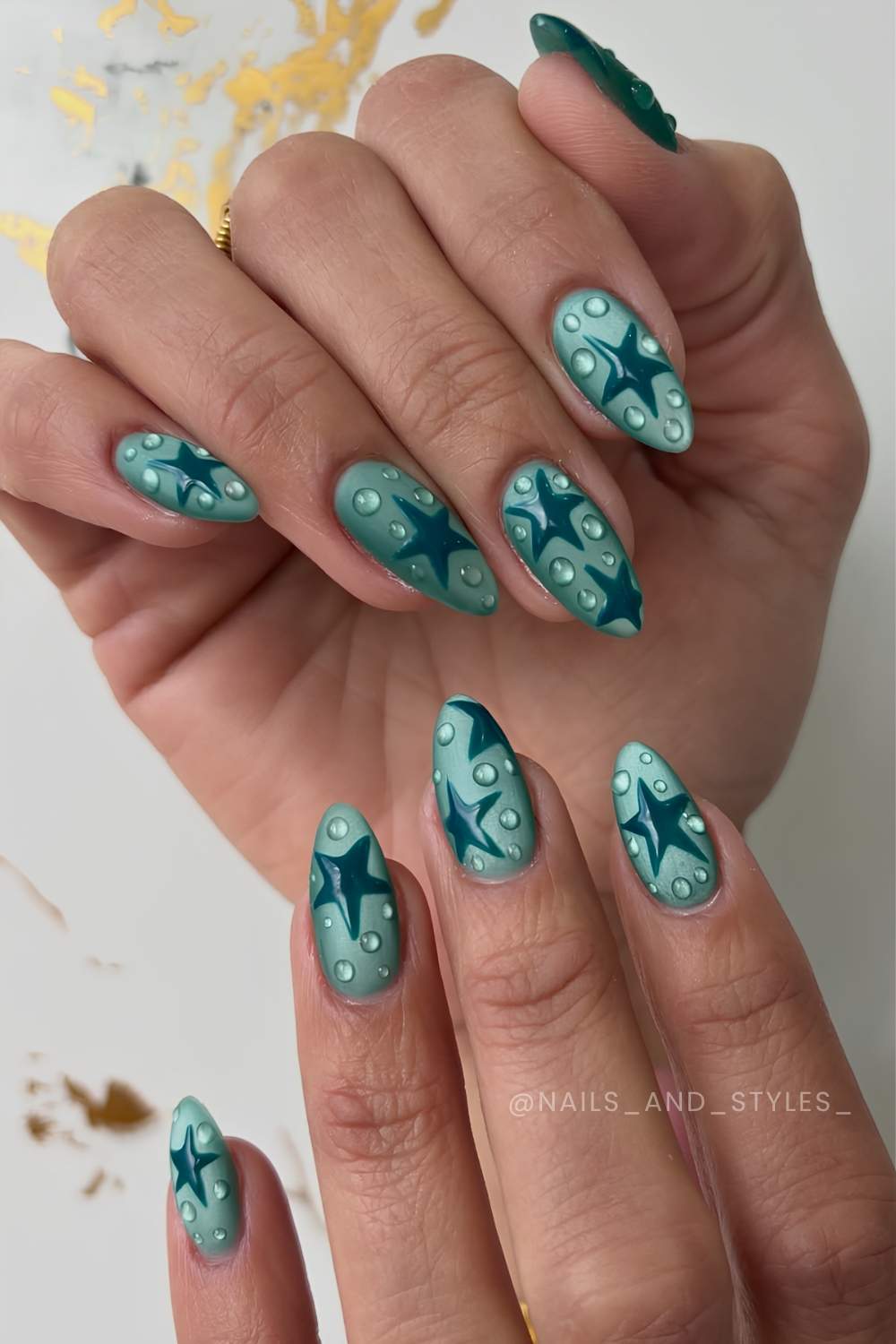 Green nails with stars and dewdrops