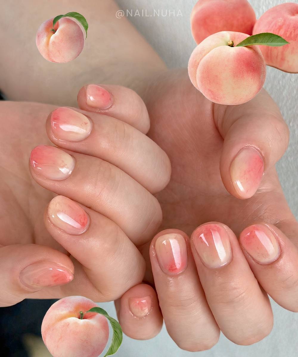 Peach gradient manicure