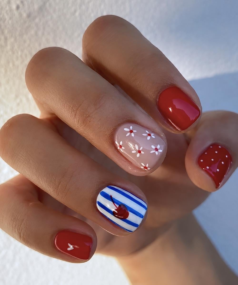Short 4th of July manicure