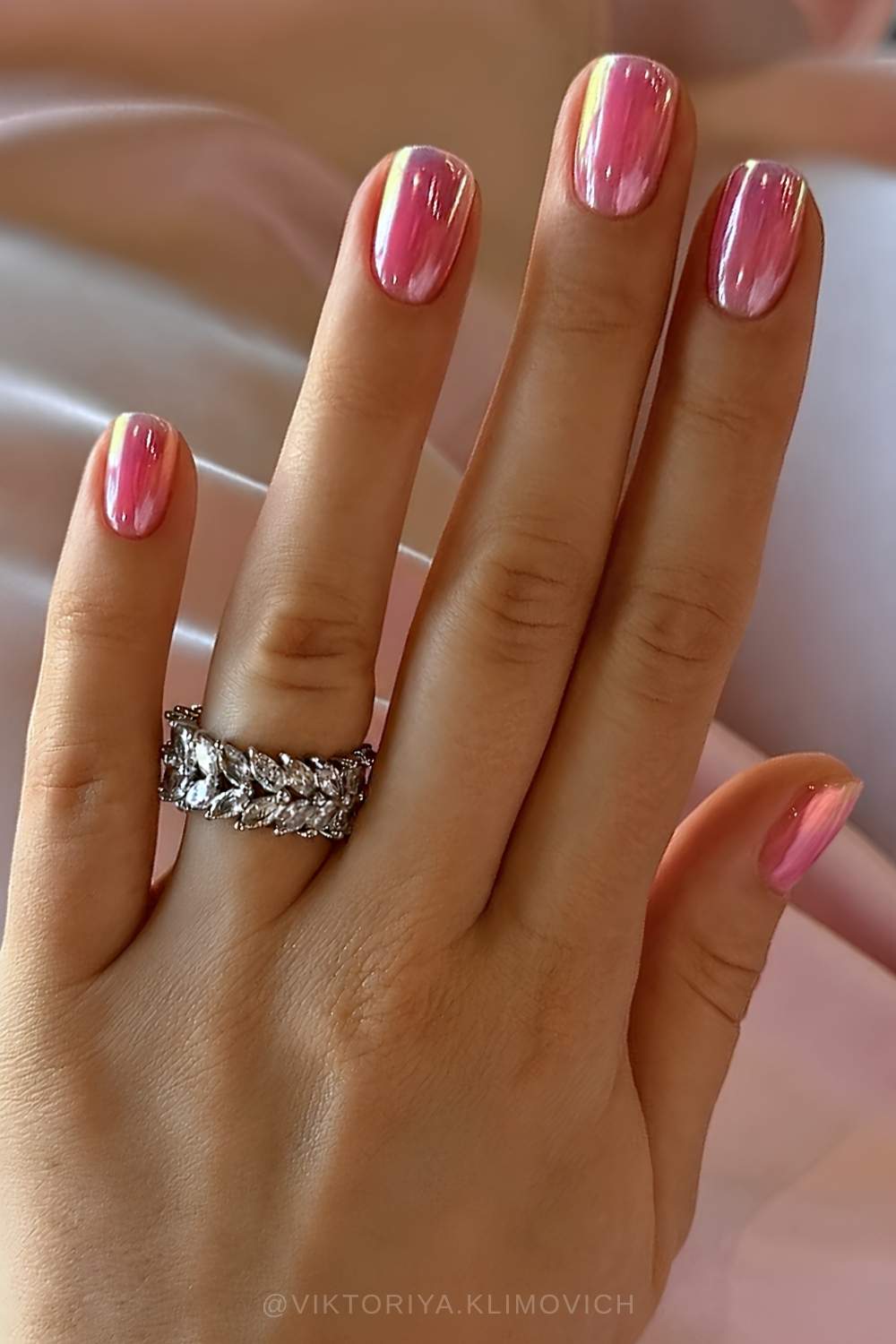 Short bubblegum pink chrome mani