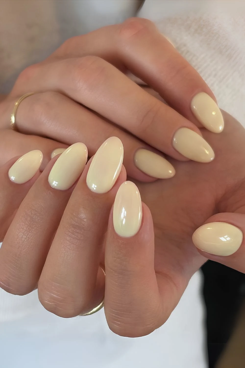 Solid butter yellow mani