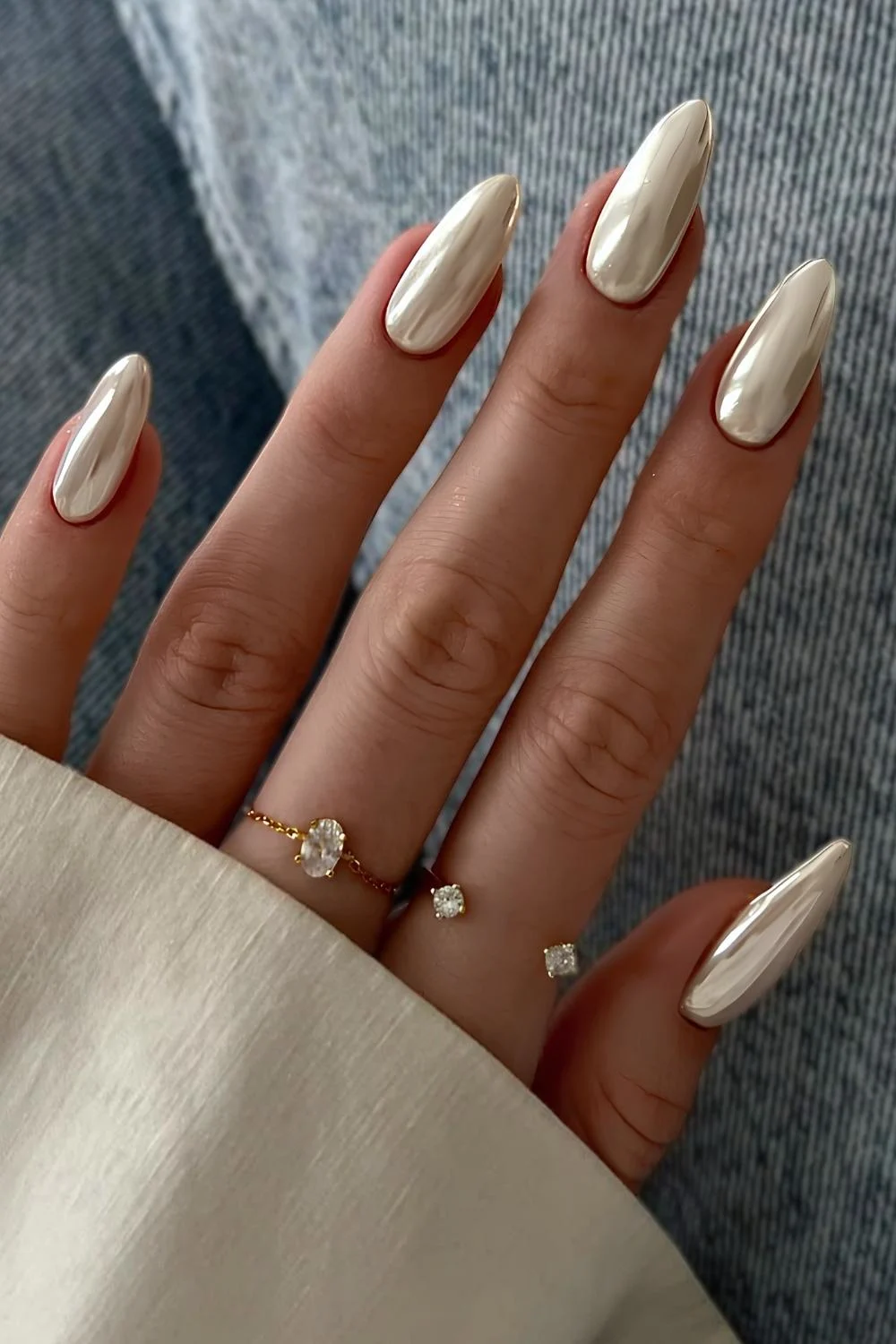 Almond vanilla chrome nails