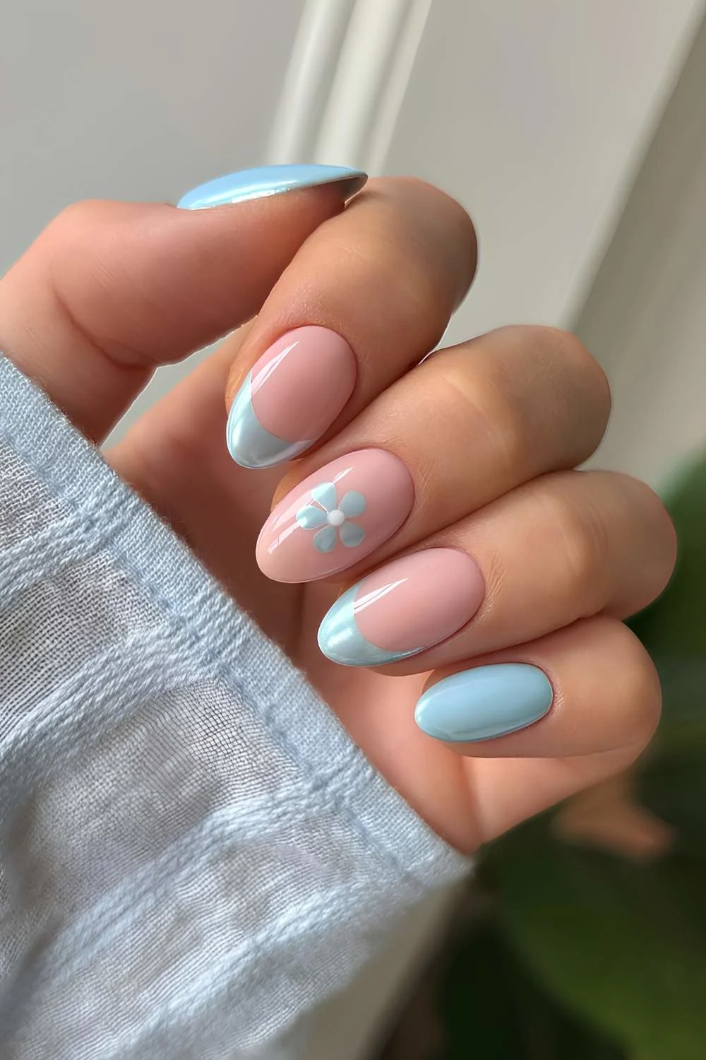 Blue chrome nails with blooming gel florals