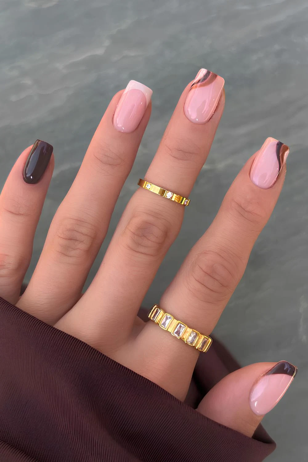 Soft Champagne Brown Nails That Shine