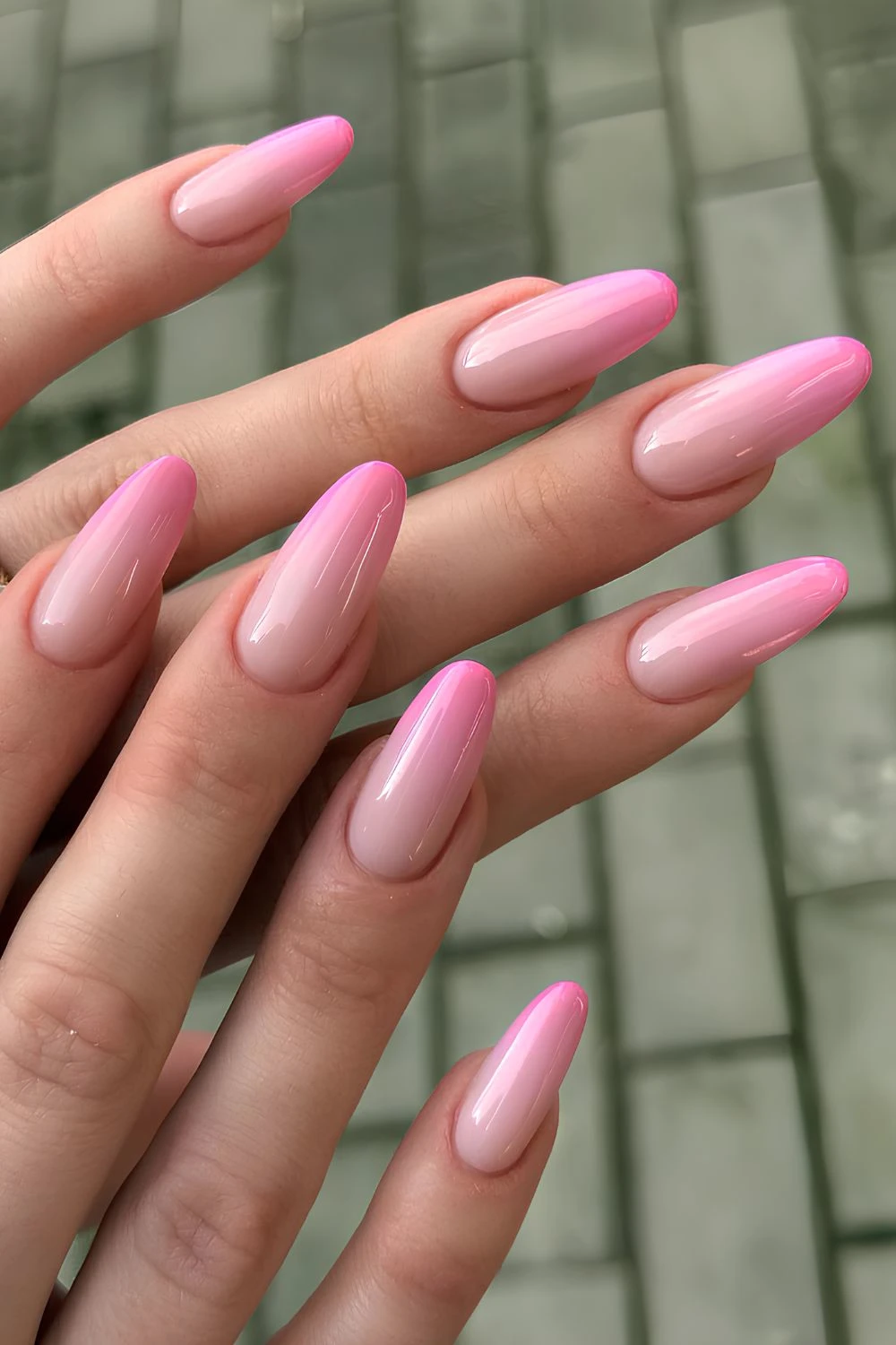 Bubblegum pink ombre mani