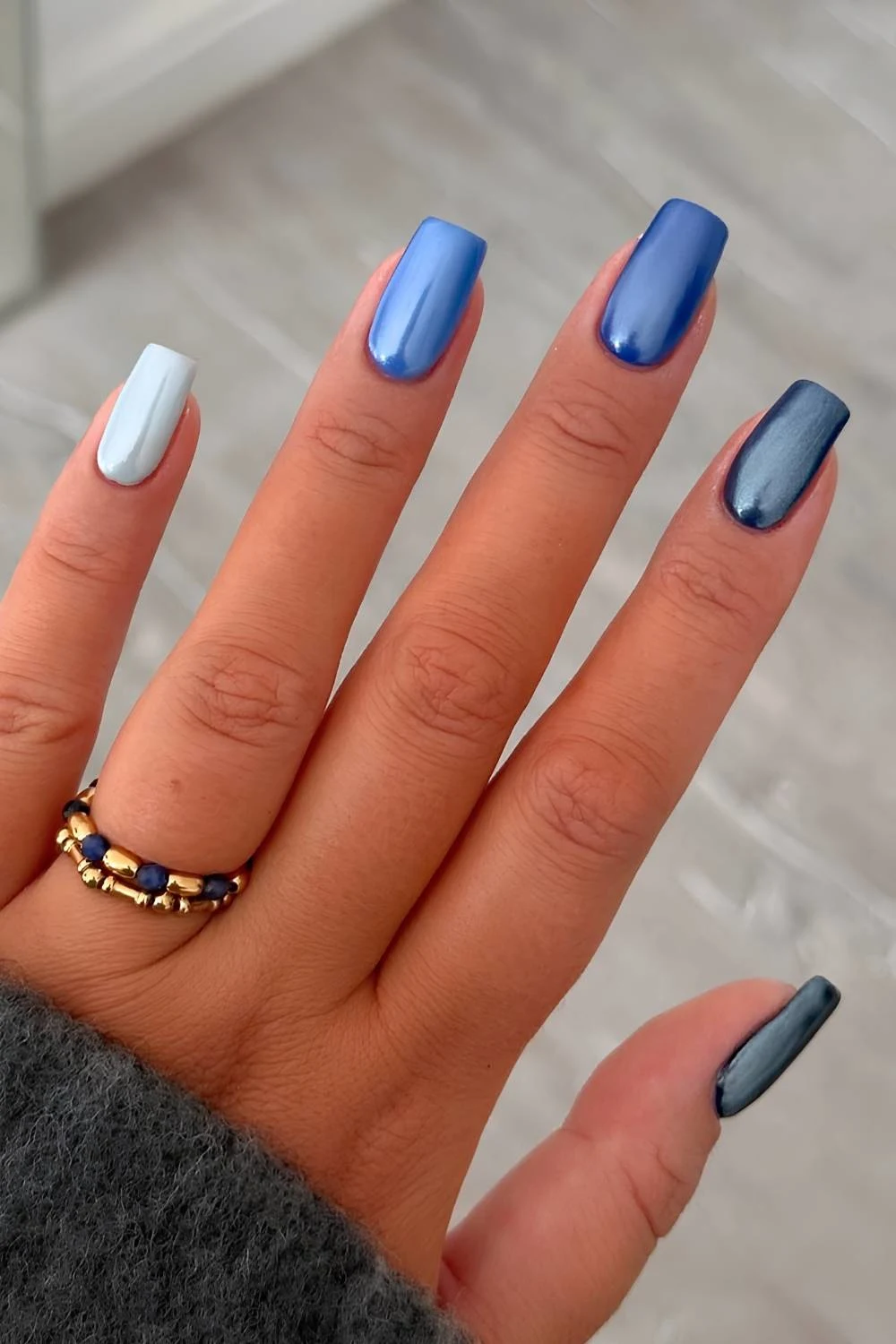 Chrome nails in different shades of blue