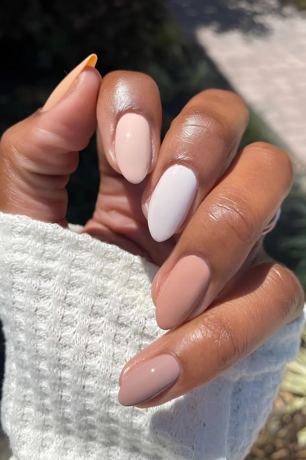 Gradient nails in different neutral colors