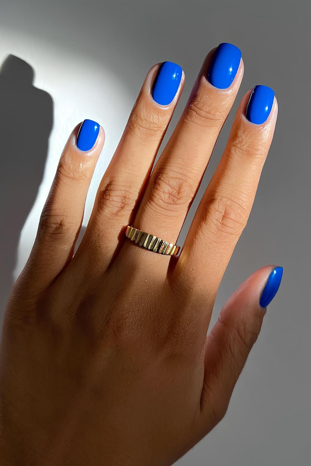 Short cobalt blue nails