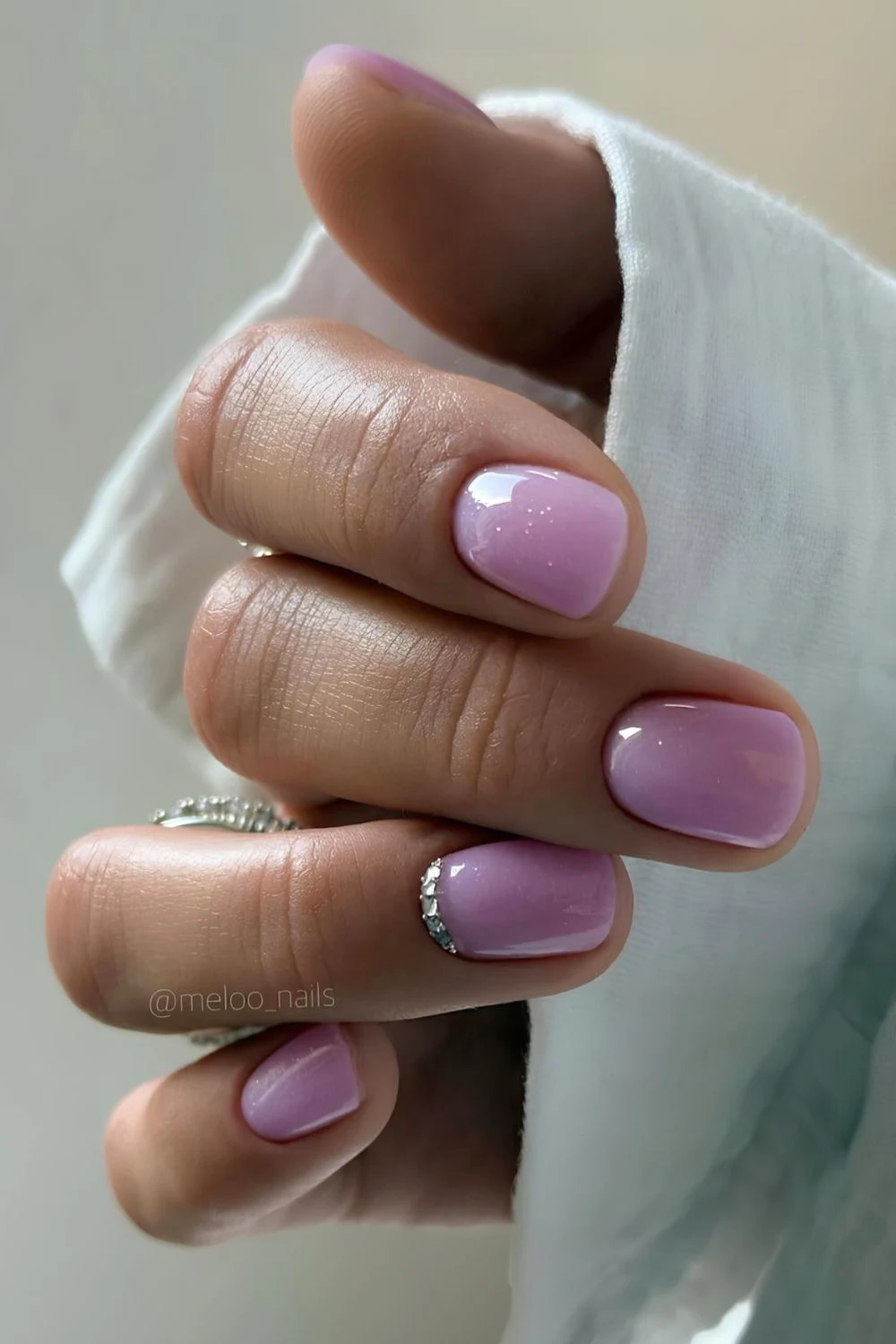 Short lilac nails with subtle rhinestones
