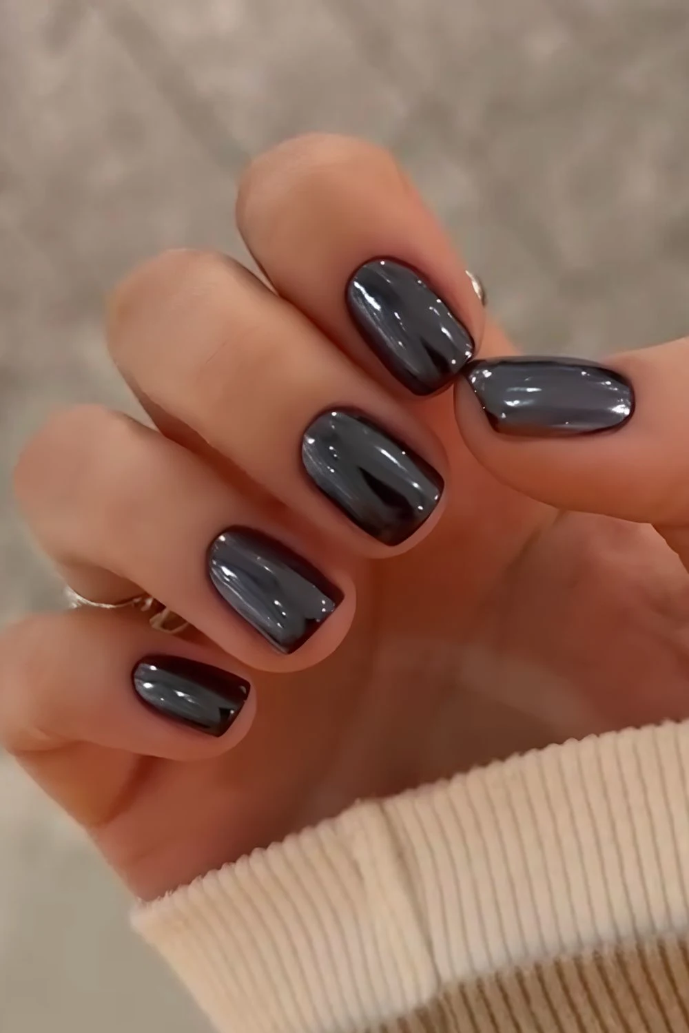 Chrome black short nails