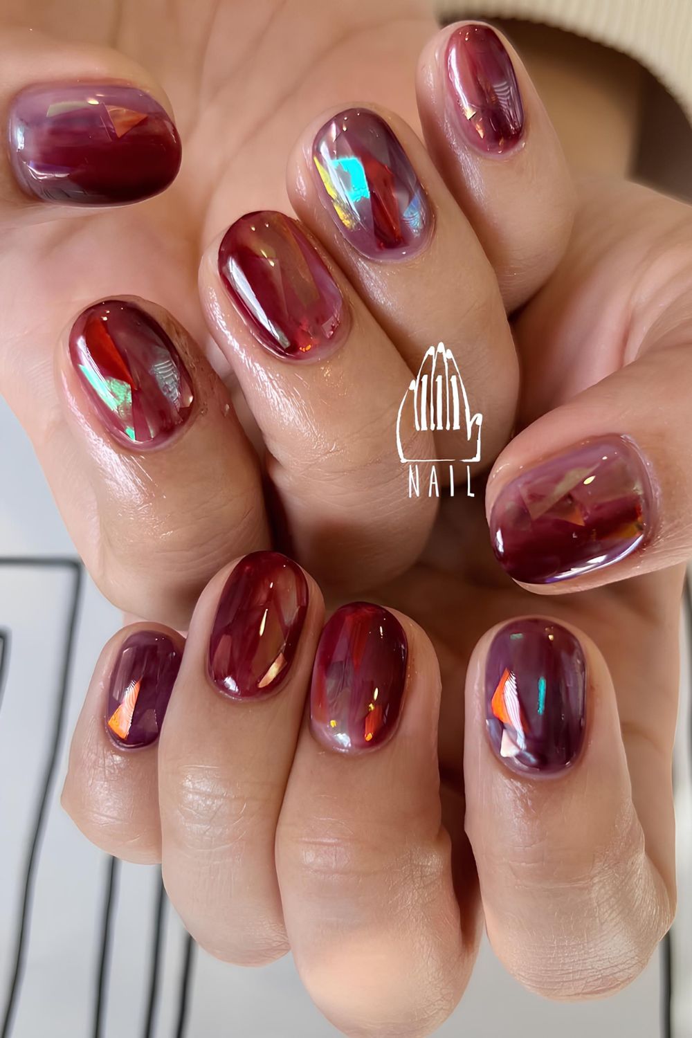 Dark red aurora short nails