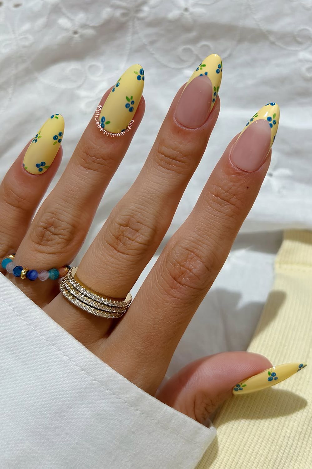 Lemon yellow mani with blueberries