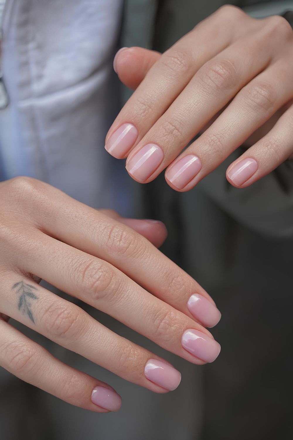 Natural and glossy short mani