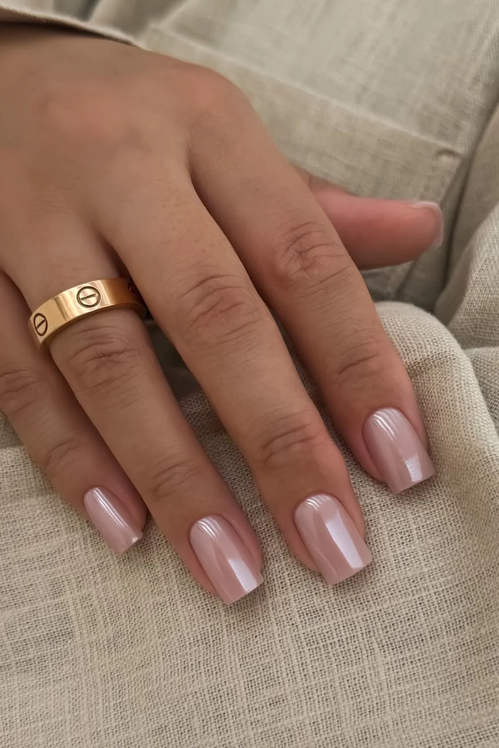 Neutral chrome nails