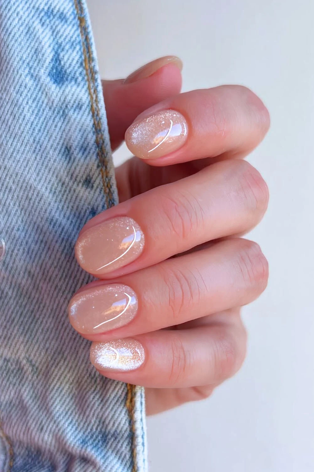 Short peach cat-eye nails
